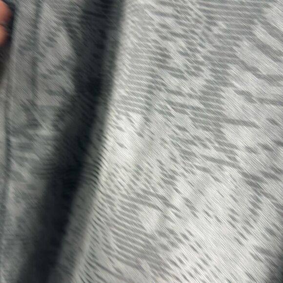 Travis Mathew Go Fish Shorts in Heather Grey Pinstripe size 36 Style# 1MW209 - Picture 3 of 8